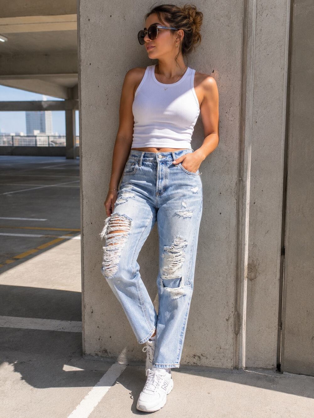 American Eagle Highest Rise Mom Jeans Distressed Light Wash Size 8